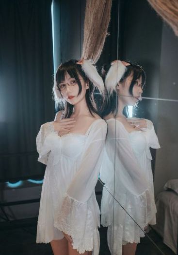 穿成花瓶后我沉迷做饭_HD迅雷电影在线